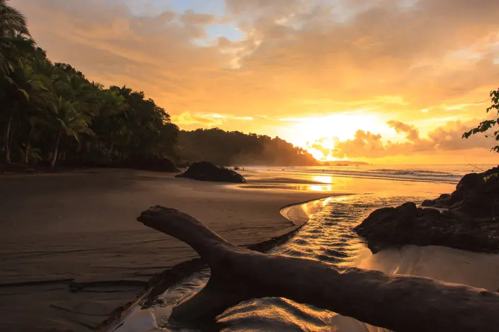 Ocaso-en-las-playas-del-pacifico
